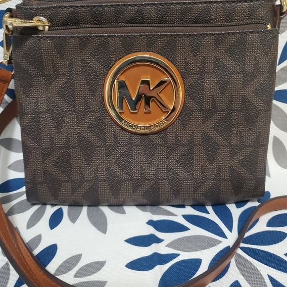 Michael Kors Crossbody - Picture 2 of 8
